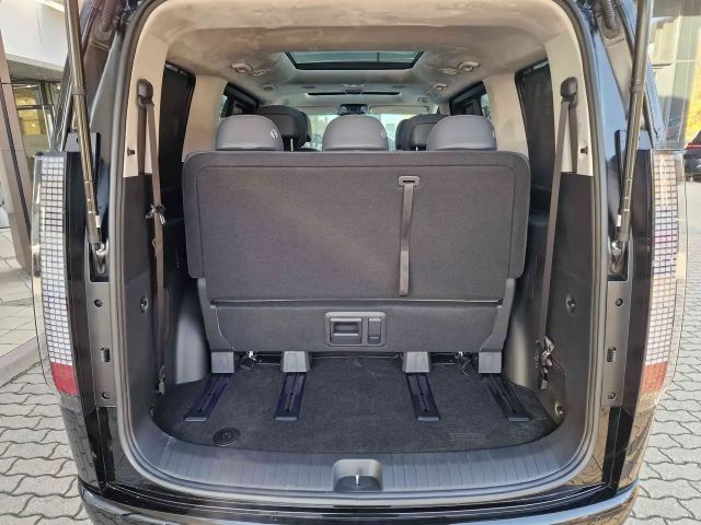 Hyundai Staria Signature