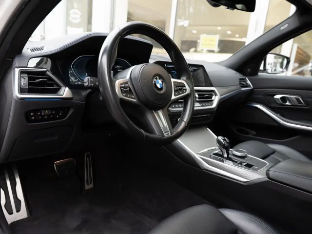 BMW 330 330e M-Sport Sedan xDrive