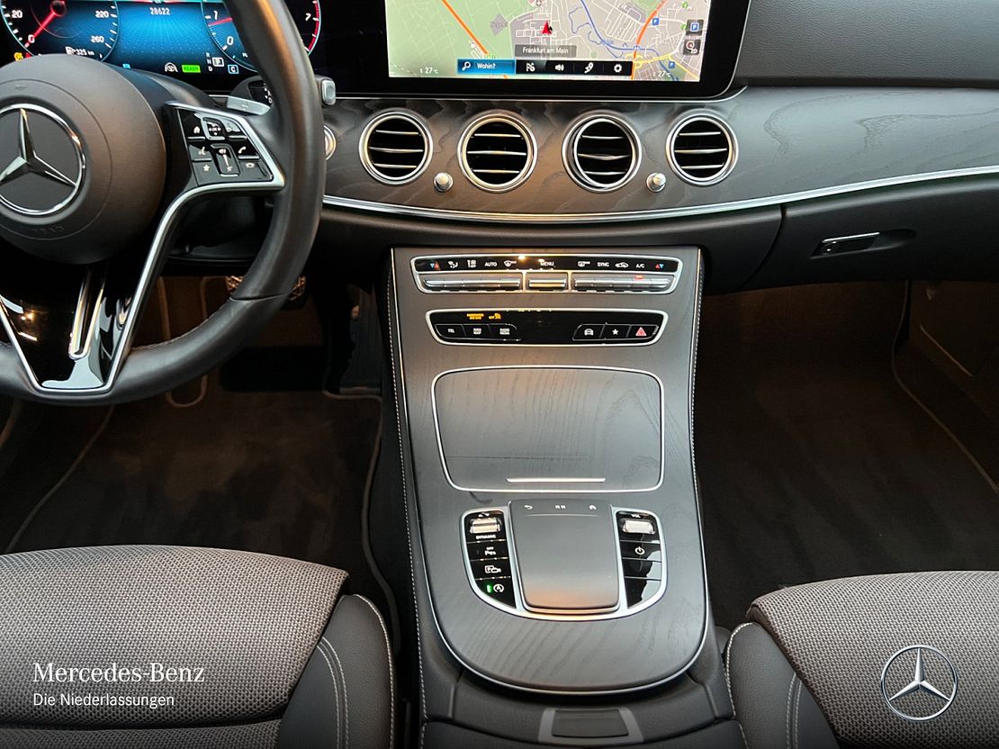 Mercedes-Benz E 200 4MATIC Sedan