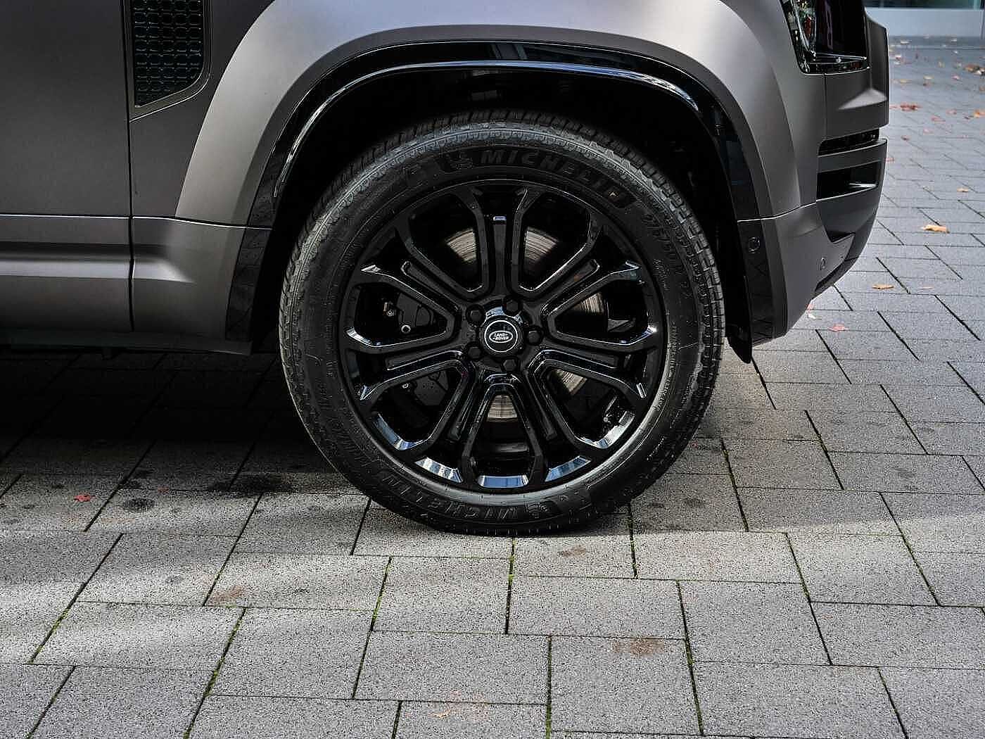 Land Rover Defender 110