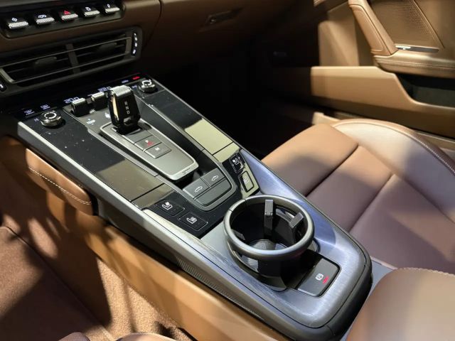 Porsche 992 4 Cabrio GTS Targa