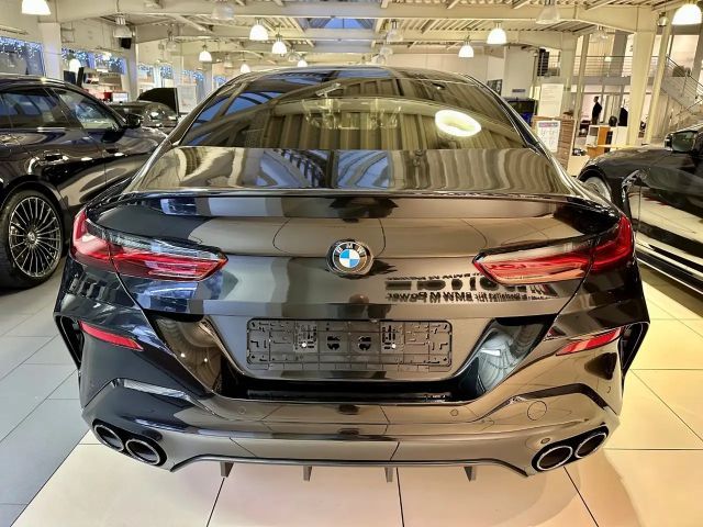 Alpina B8 Gran Coupe. Schwarz. Voll. Souverän.