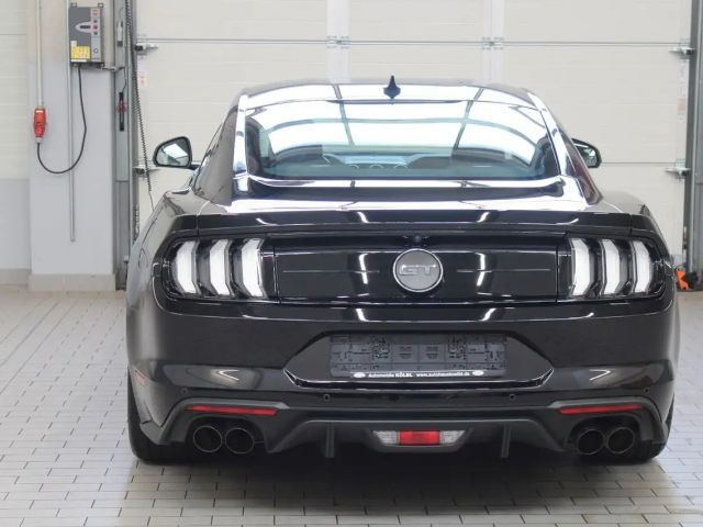 Ford Mustang Fastback GT 5.0 V8