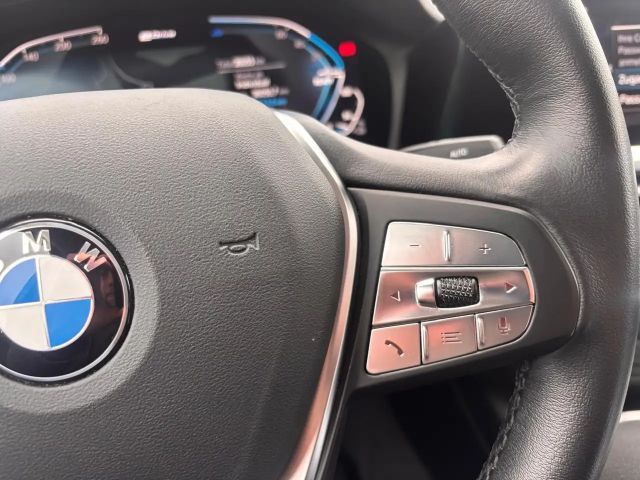 BMW 330 330e Sedan Sport Line