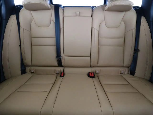 Volvo V60 Dark Ultra