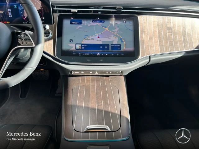 Mercedes-Benz E 200 EXCLUSIVE Sedan