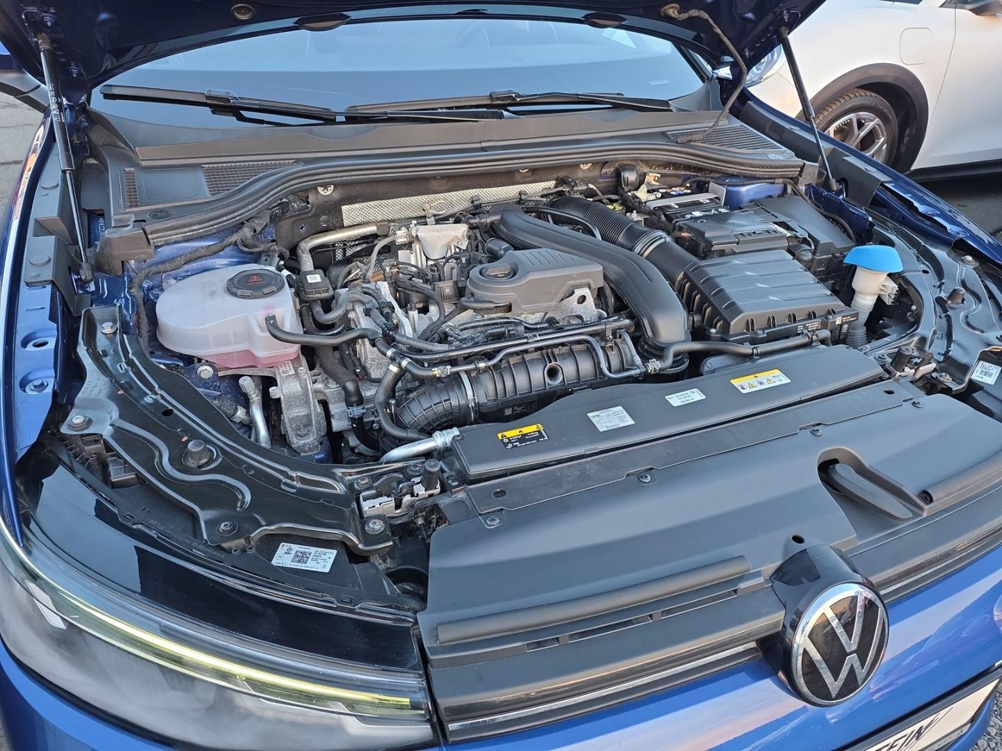 Volkswagen Passat 1.5 eTSI Business Variant