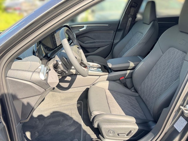 Audi A6 Avant Quattro S-Tronic