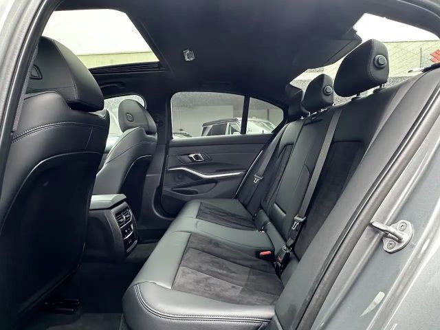 BMW 320 320d M-Sport Sedan xDrive