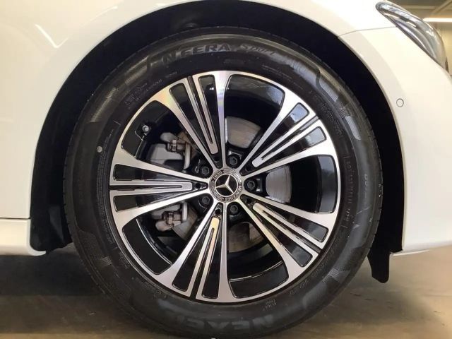 Mercedes-Benz E 200 4MATIC AVANTGARDE Sedan