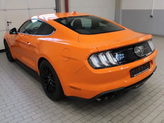 Ford Mustang Fastback GT 5.0 V8