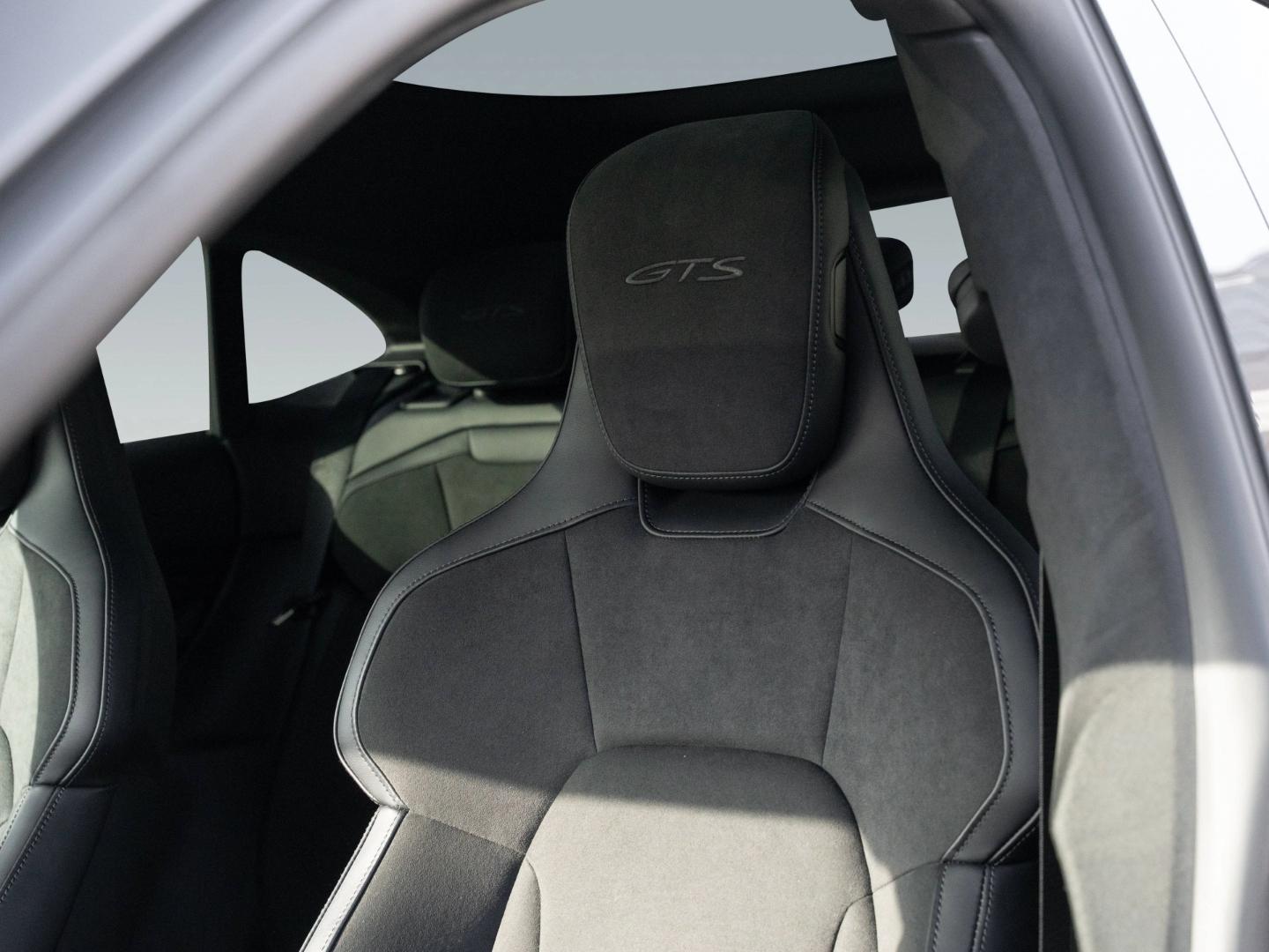 Porsche Taycan GTS Sport Turismo