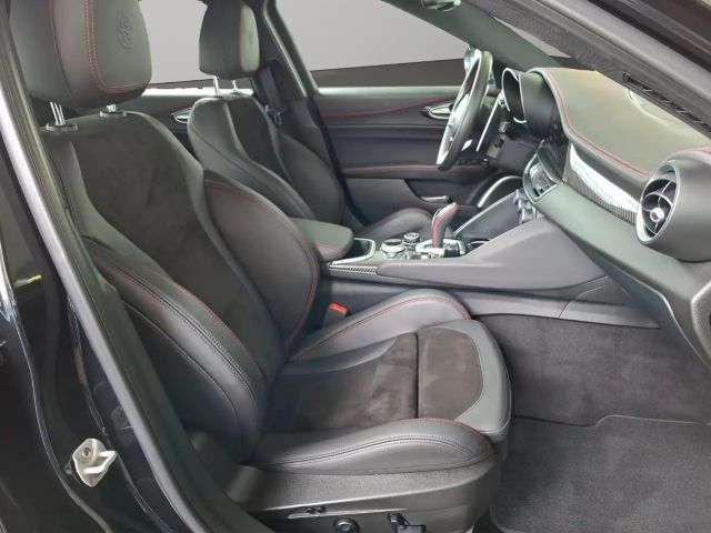 Alfa Romeo Giulia Q4 Turbo