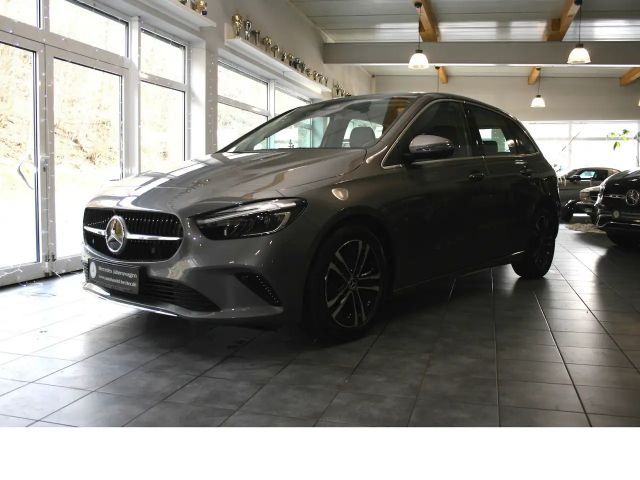 Mercedes-Benz B 180 B 180 d Sedan