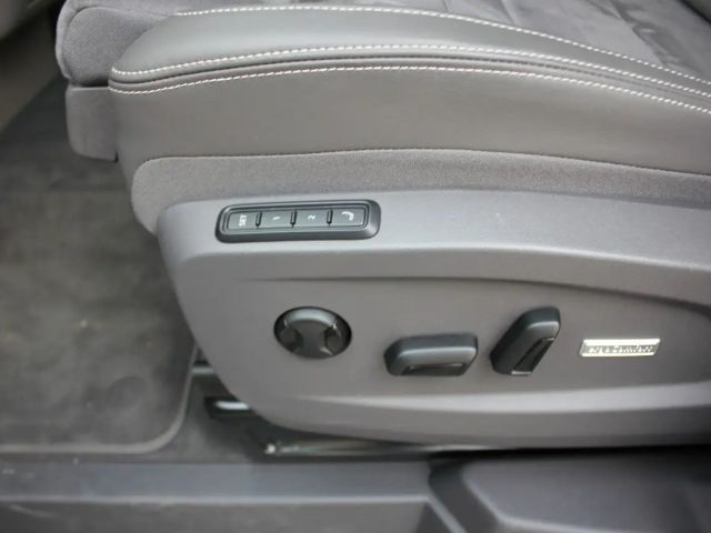 Volkswagen Multivan 2.0 TDI DSG Style T7