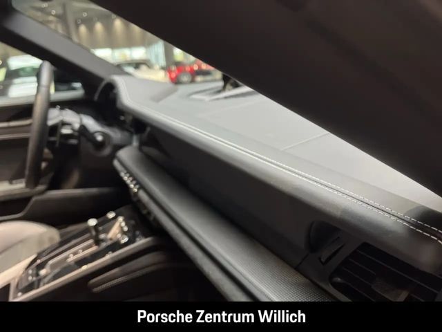 Porsche 992 4 Coupé GTS Targa