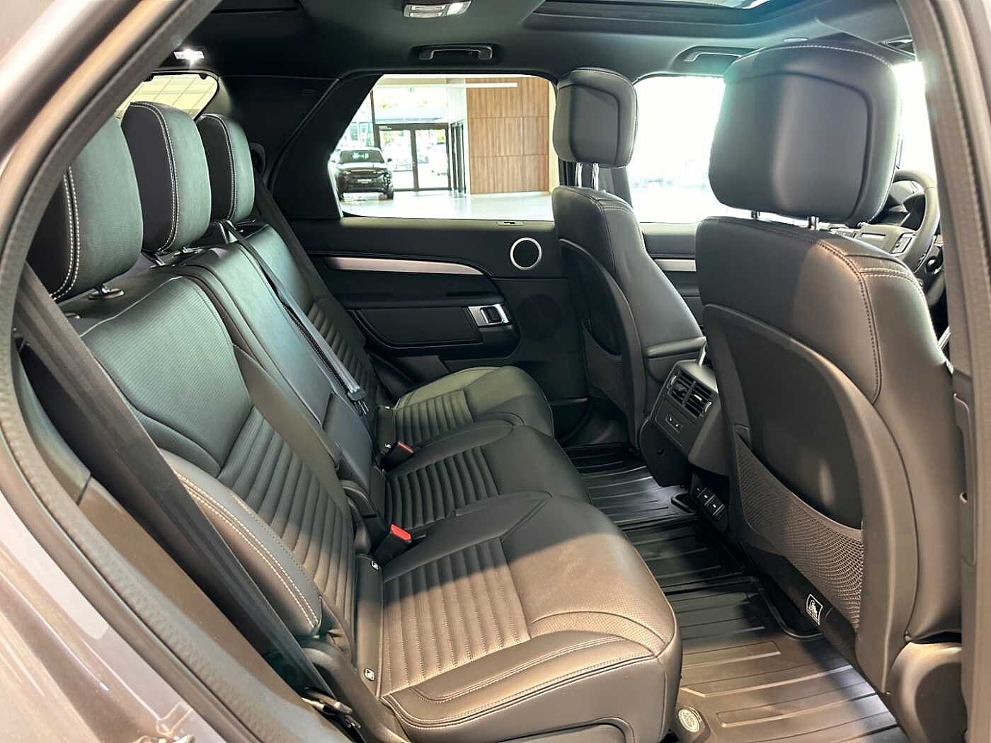 Land Rover Discovery D300 Dynamic SE