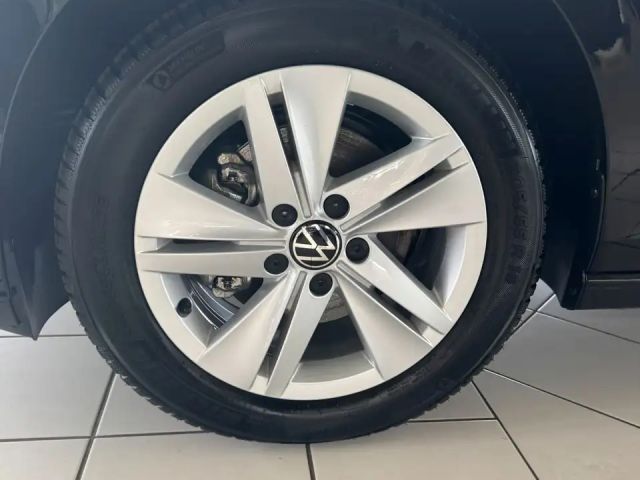 Volkswagen Golf 1.5 eTSI Golf VIII Life