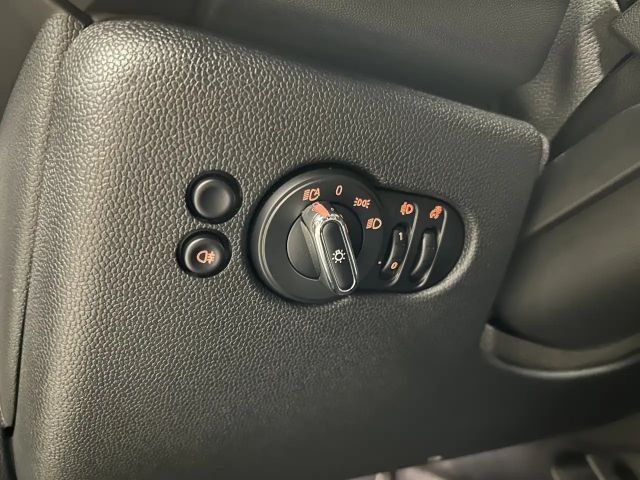 MINI Cooper S Cabrio Cooper S Cabrio Classic Trim Drivingass. Parkass.