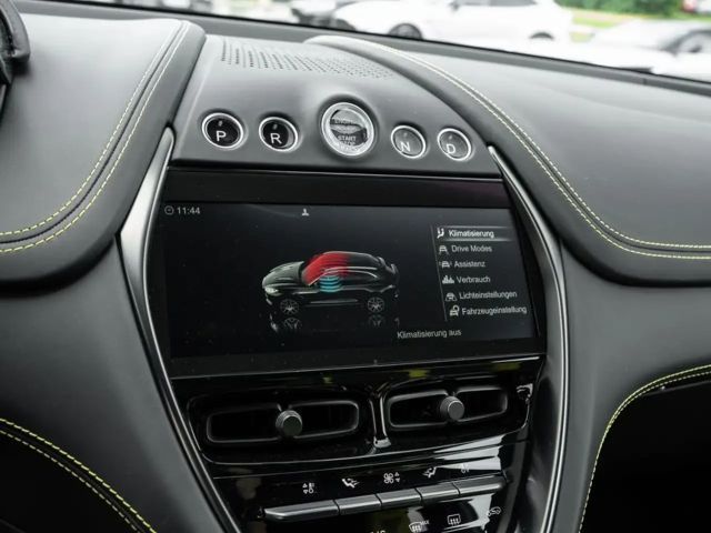 Aston Martin DBX 707