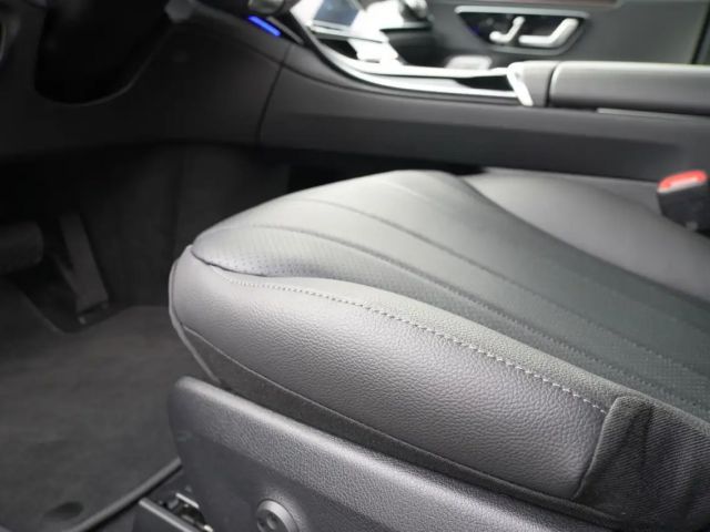 Mercedes-Benz EQE 300 Sedan