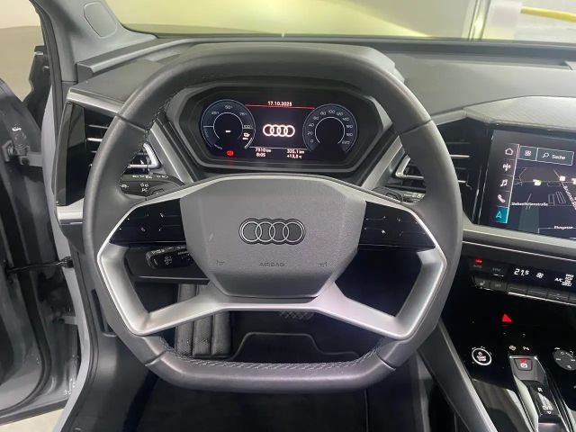 Audi Q4 e-tron Audi Q4 45 e-tron