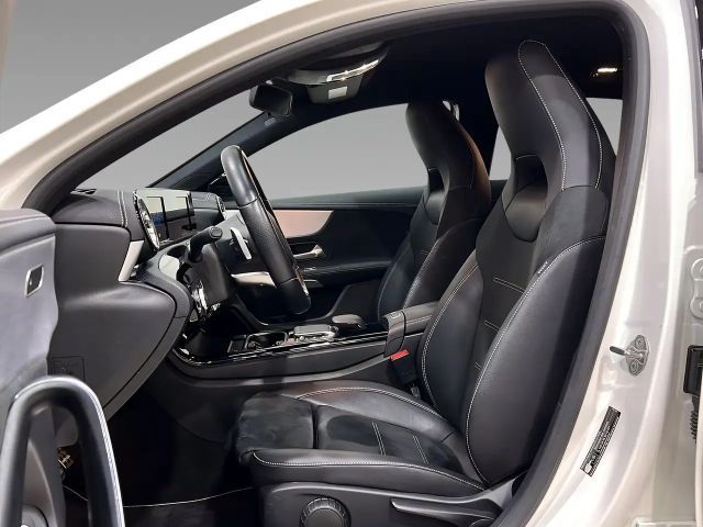 Mercedes-Benz A 250 A 250 e AMG Line