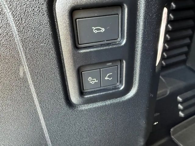 Land Rover Defender 90 D250 SE