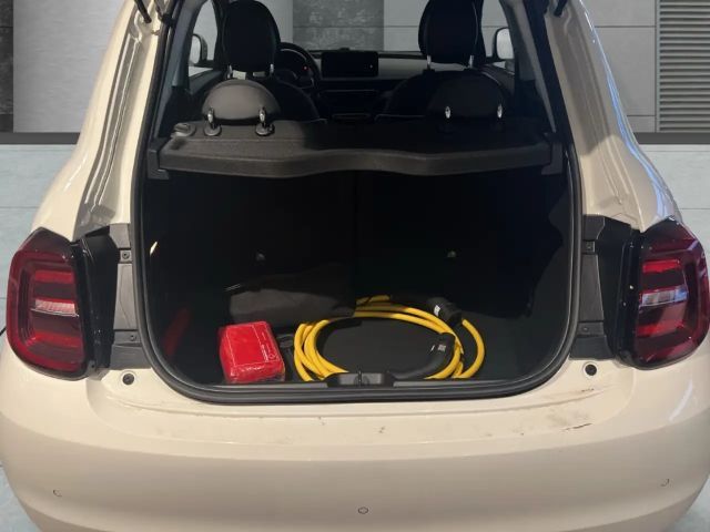 Fiat 500e Limosine 42KWH, Sitzheizung, Allwetterräder auf AL