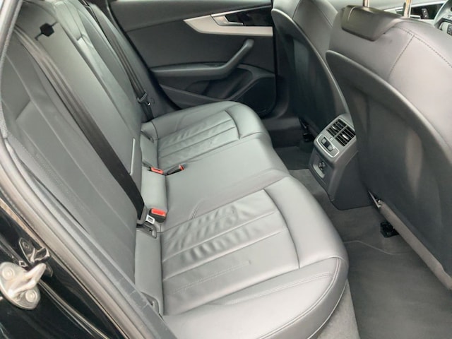 Audi A4 35 TFSI Avant S-Line S-Tronic