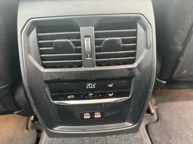 BMW 318 iAT  +HUD+ADAPTIVE-LED+ACC+NAVI+SHZ+DAB+MFL+