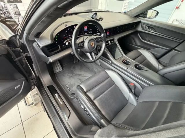 Porsche Taycan 4 Cross Turismo