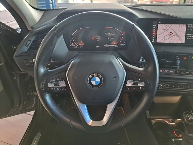 BMW 118 118i Luxury Line Sedan