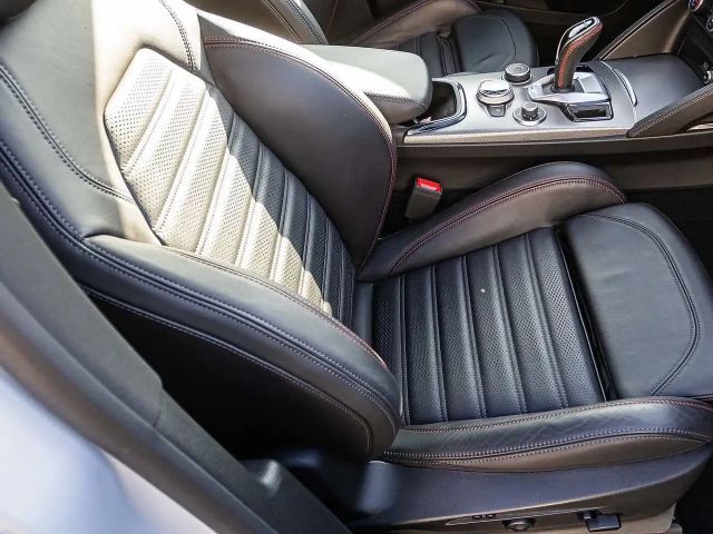 Alfa Romeo Stelvio AT8 Q4 Turbo