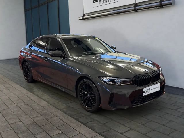 BMW 320 320i M-Sport Sedan