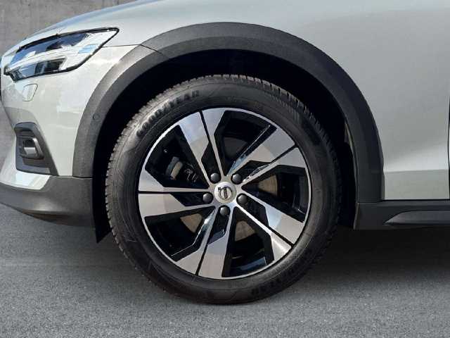 Volvo V60 Cross Country AWD Plus