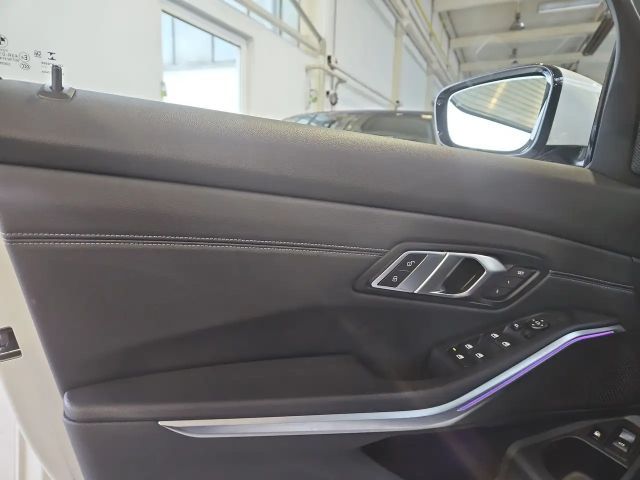 BMW 330 330e M-Sport Touring xDrive