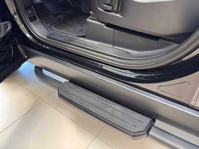 Land Rover Defender 90 Dynamic SE