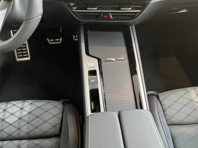 Volkswagen Passat PASSAT "R-LINE" 8-FACH-BEREIFT STANDHEIZUNG AHK