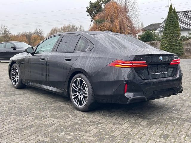 BMW 520 520i M-Sport Sedan
