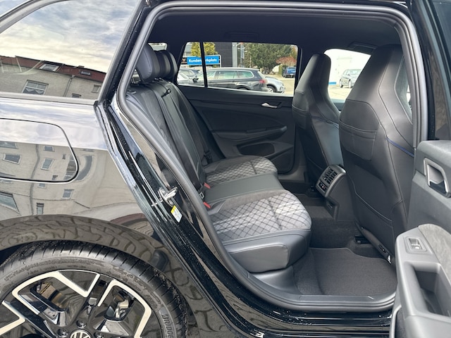 Volkswagen Golf 1.5 eTSI R-Line Variant