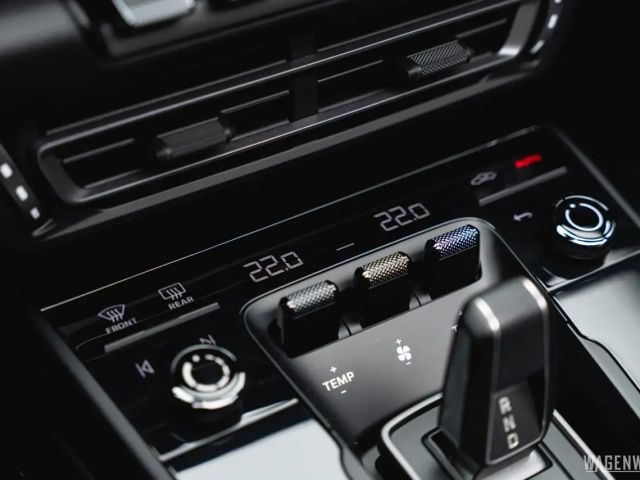 Porsche 992 4 Cabrio GTS Targa