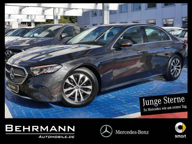 Mercedes-Benz E 200 AVANTGARDE Sedan