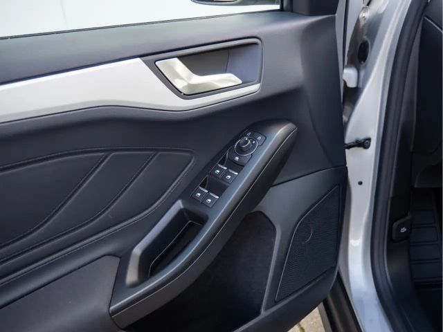 Ford Focus C & C 1.0L 125PS PDC KAMERA NAVI LED