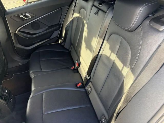 BMW 118 118i Sedan Sport Line