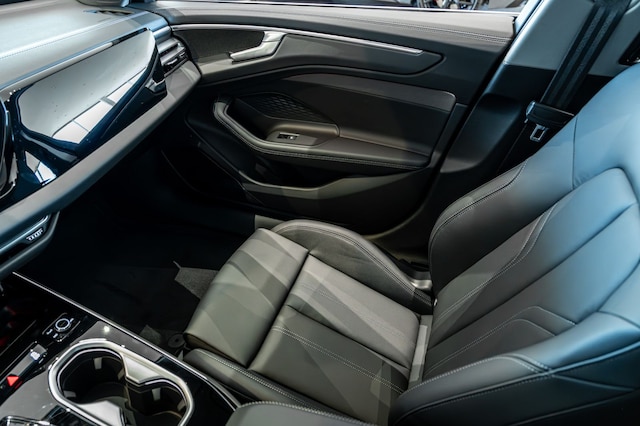 Audi A6 Avant Quattro S-Tronic