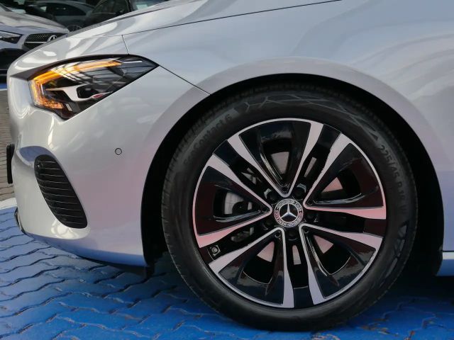 Mercedes-Benz CLA 180 Coupé Progressive