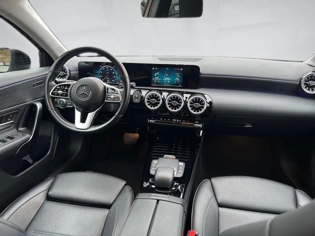 Mercedes-Benz A 180 A 180 d Progressive