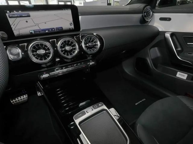 Mercedes-Benz CLA 200 AMG Line