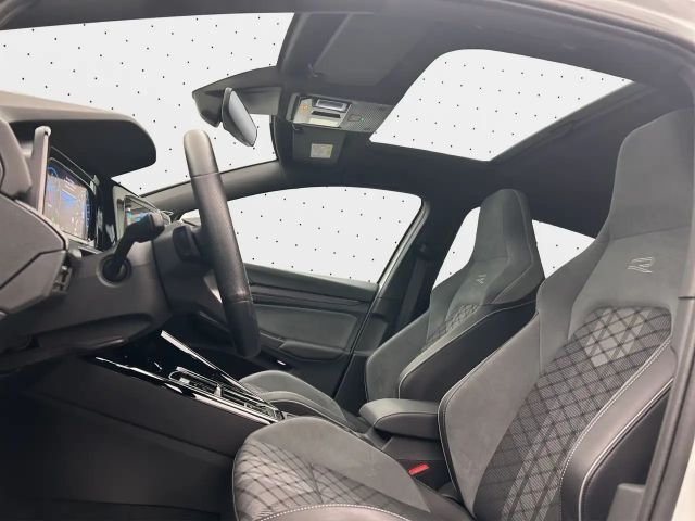 Volkswagen Golf 1.5 eTSI DSG IQ.Drive R-Line